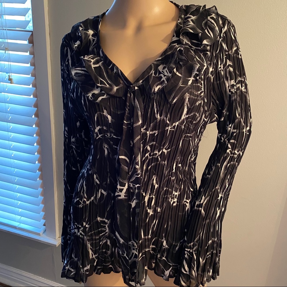 Beautiful black & white textured blouse